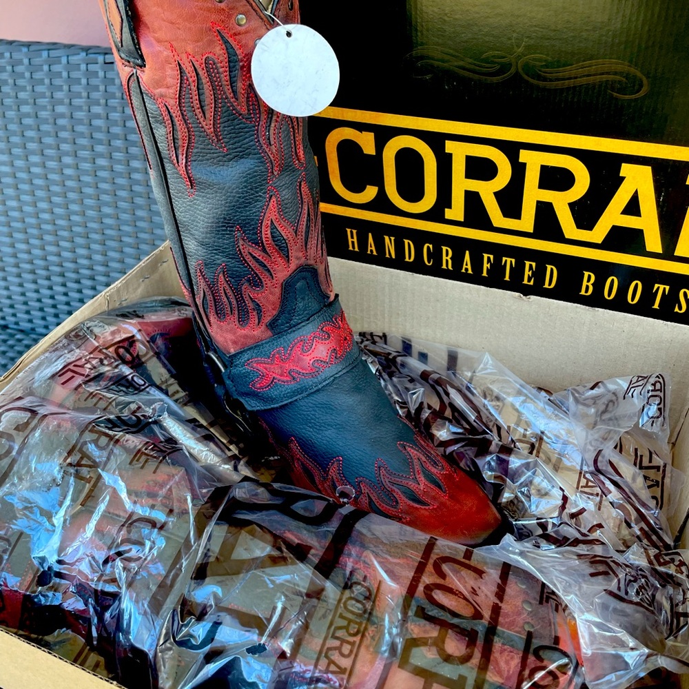 Hot read and black cowboy boots!